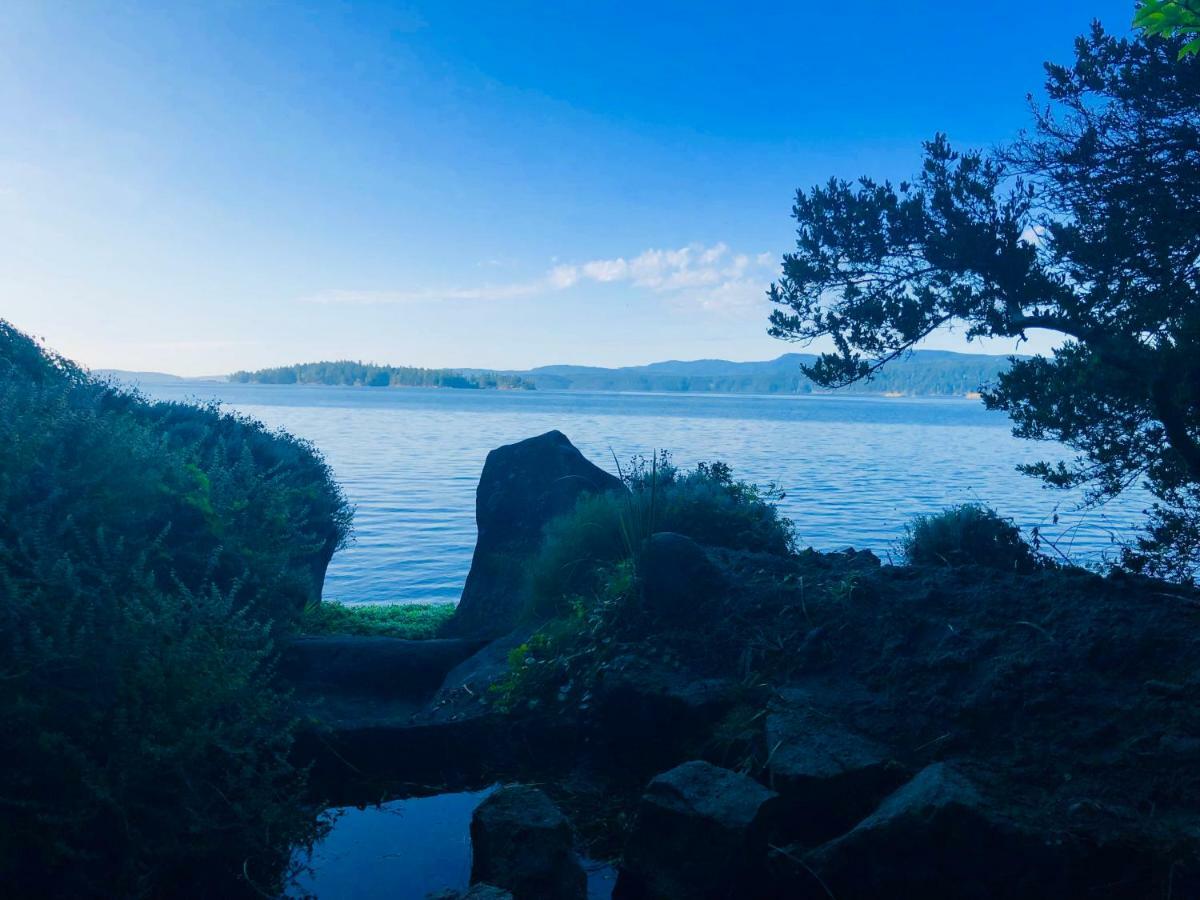 Serenity By The Sea Retreats Montague Harbour Экстерьер фото